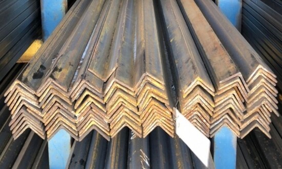 Как сделать полки из металлического уголка своими руками?